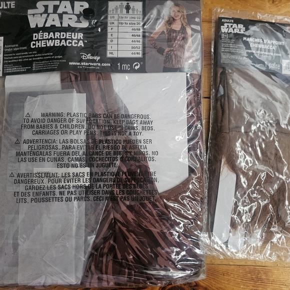 Adult Chewbacca Costume Tank top and Gloves - Picture 2 of 5